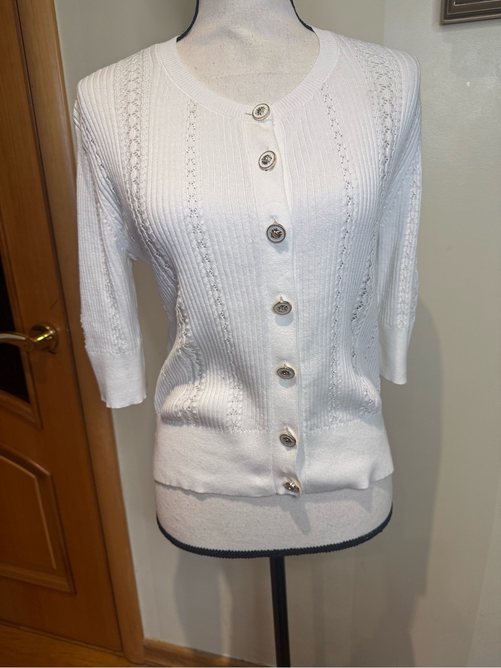 CHANEL White Button-Front Knit Cardigan top sz 8 - Picture 16 of 16